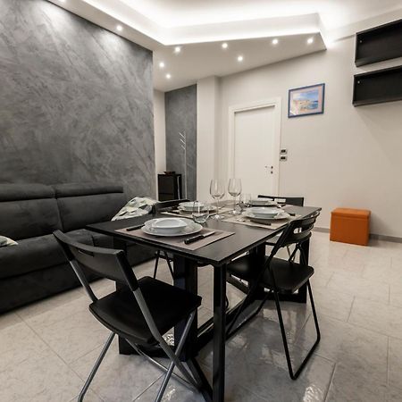 Tra Porta Susa E Piazza Statuto -Cortile Interno- Turín Exteriér fotografie